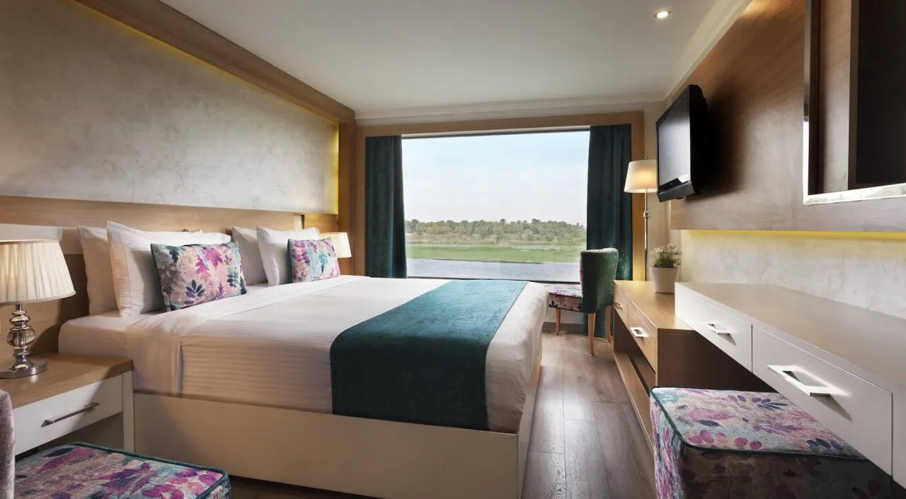 Cozy cabin on MS Amarco with river view