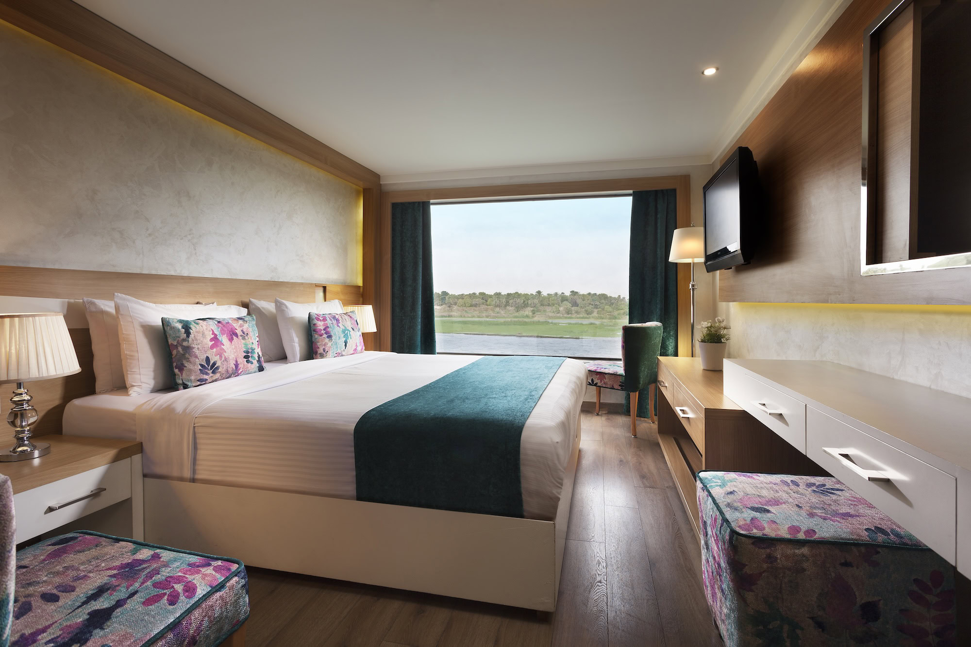 Cozy cabin on MS Amarco with river view