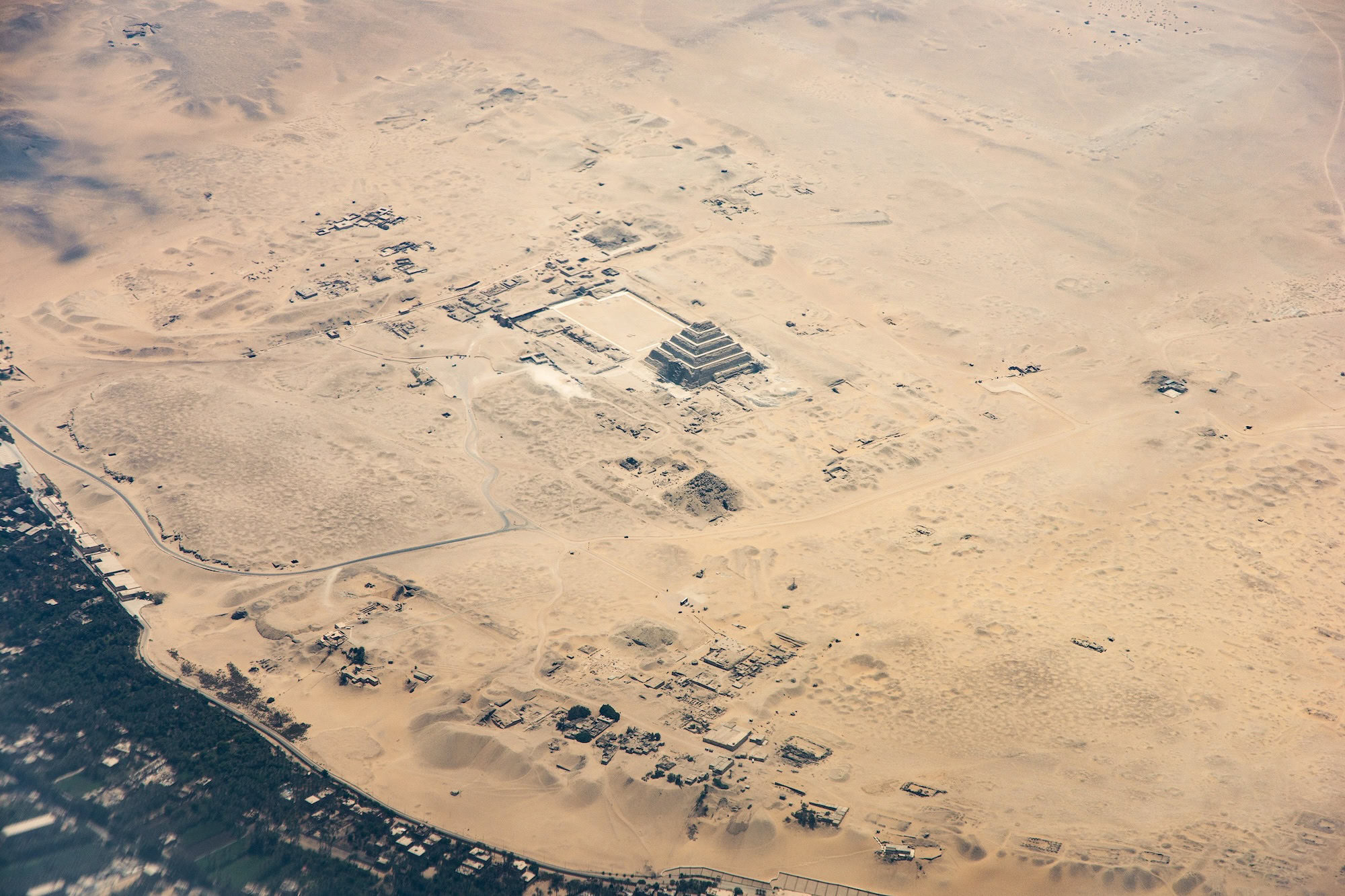 Vista aérea da Pirâmide Escalonada de Djoser em Saqqara