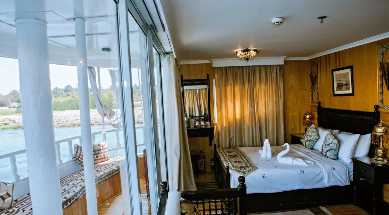 Spacious suite on MS Amoura Dahabiya with elegant décor