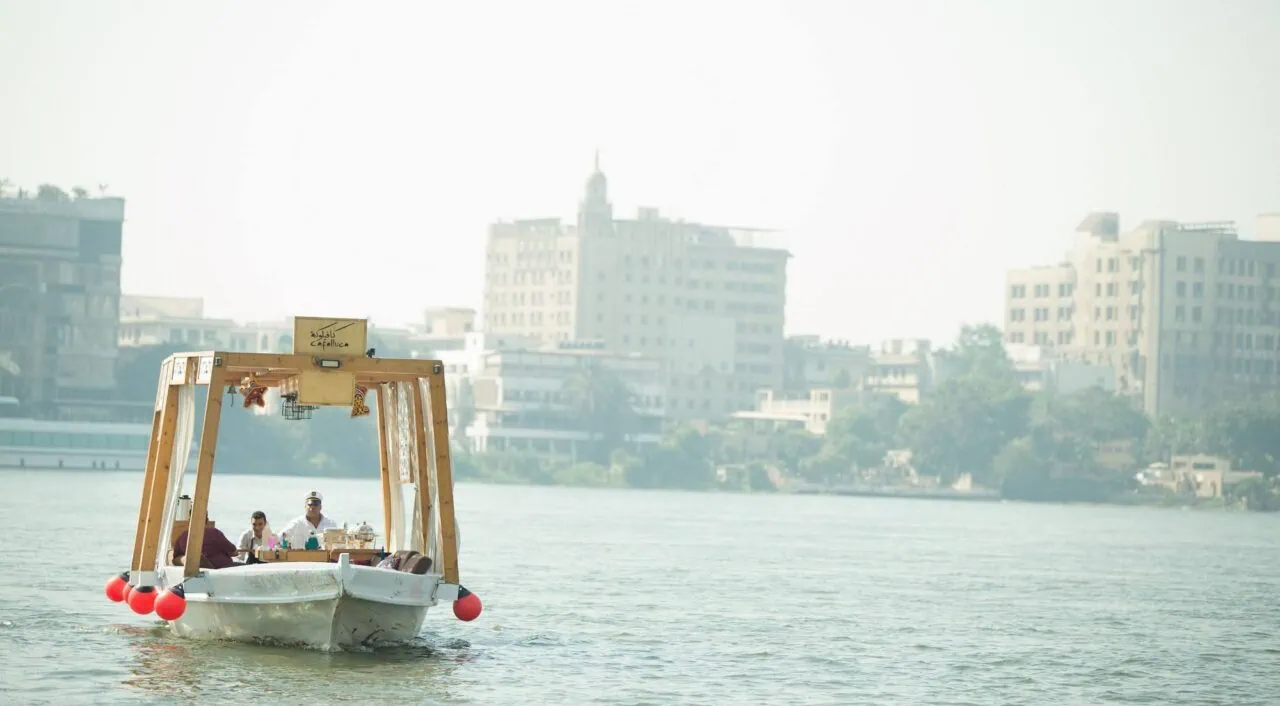 Cafelluca floating restaurant 3