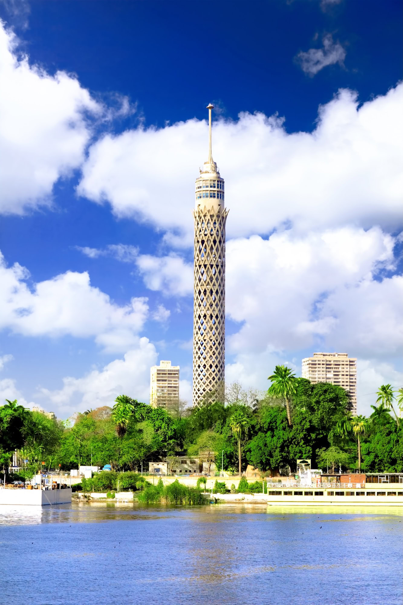 Torre del Cairo con vista panoramica sulla città e il fiume Nilo