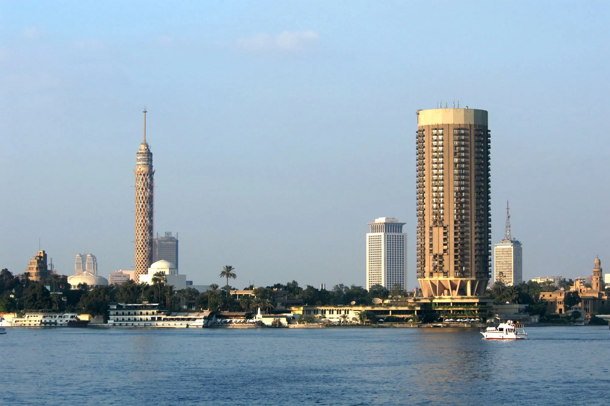 Vista da Torre do Cairo com o Rio Nilo e horizonte da cidade