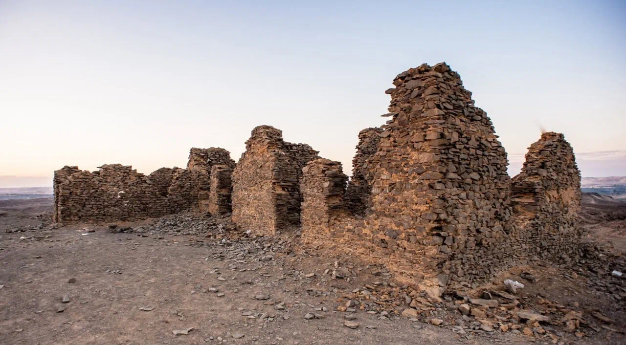 English House on English Mountain in Bahariya Oasis, Egypt – historic British outpost with panoramic desert views