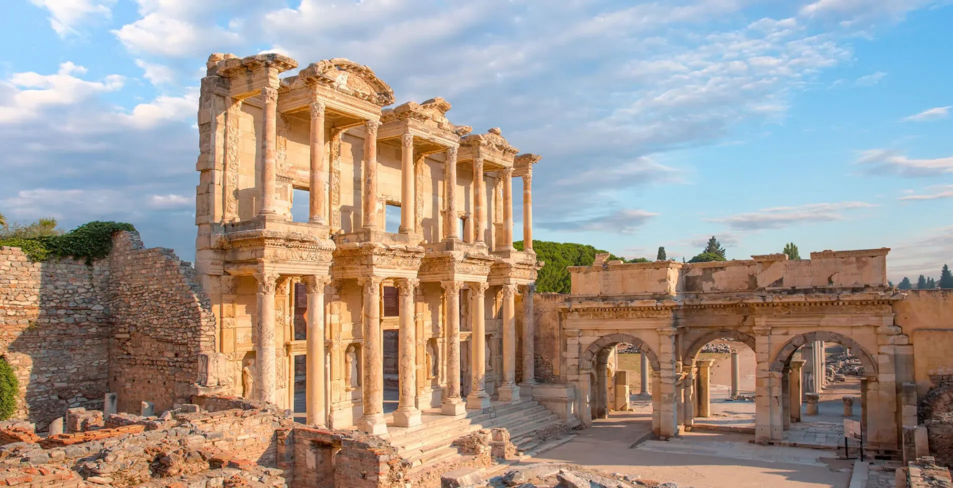 Ephesus In Izmir 1905x976 crop 49 69