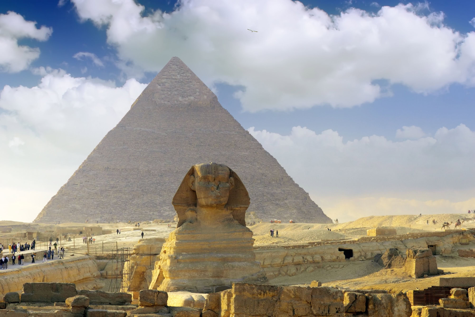 Las famosas pirámides de Giza y la Esfinge en Egipto