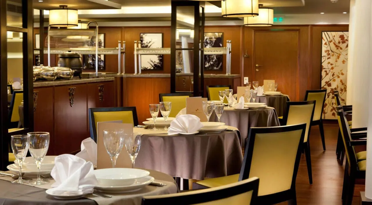 Restaurante do cruzeiro pelo Nilo MS Esplanade