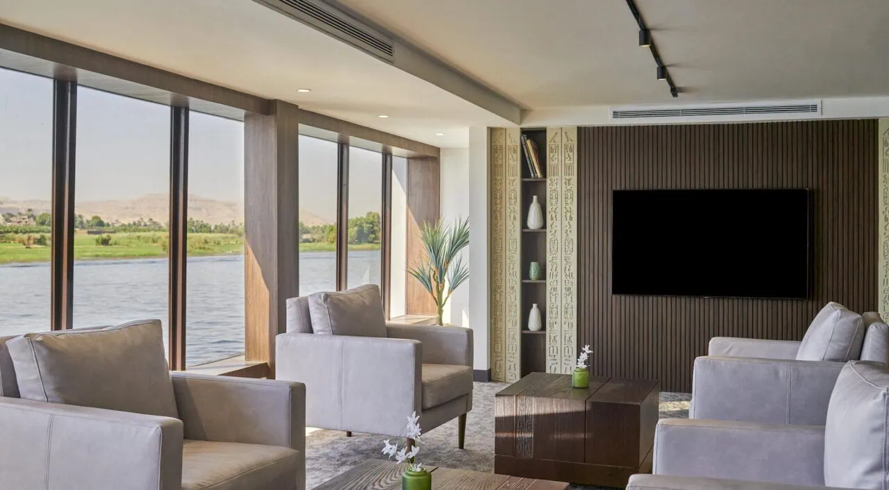 Suíte de luxo no Mövenpick Royal Lily com varanda privativa