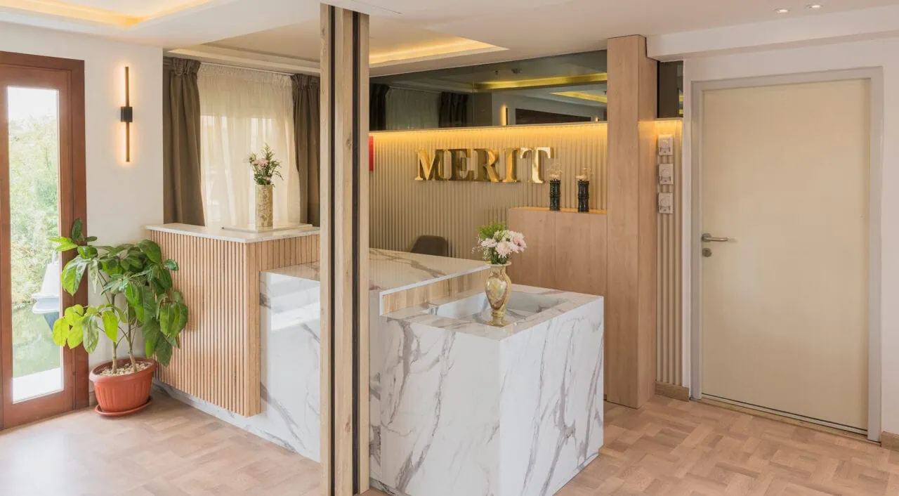 Reception area on Merit Dahabiya with warm lighting