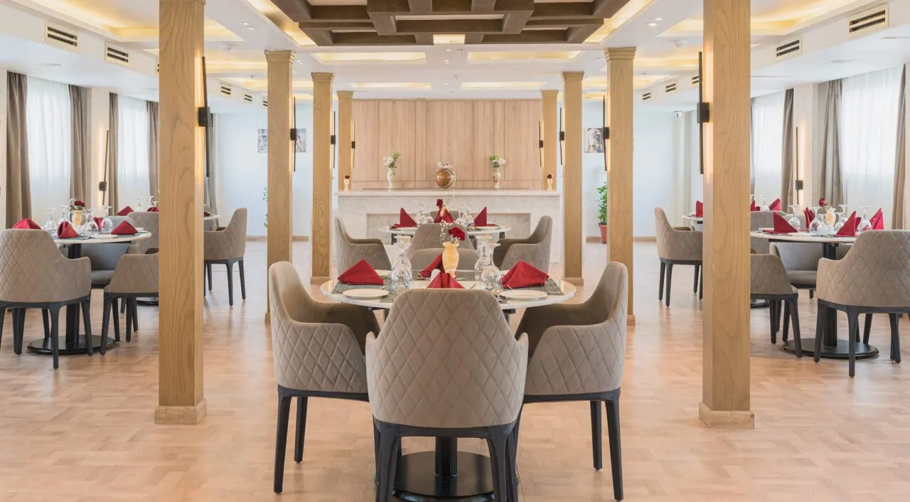 Merit Dahabiya dining setup