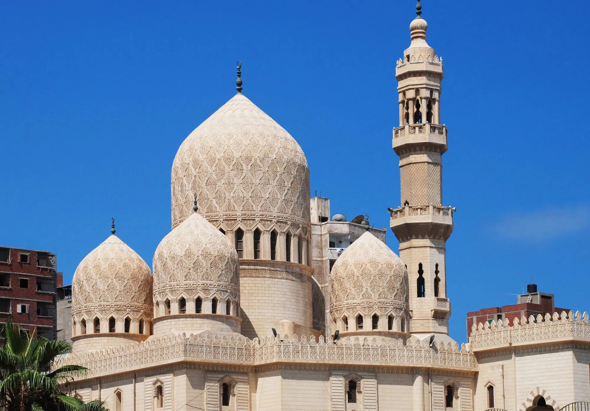 Abu al-Abbas al-Mursi Mosque displaying Neo-Mamluk architectural features with ornate domes, a minaret, and decorative Islamic patterns, Alexandria