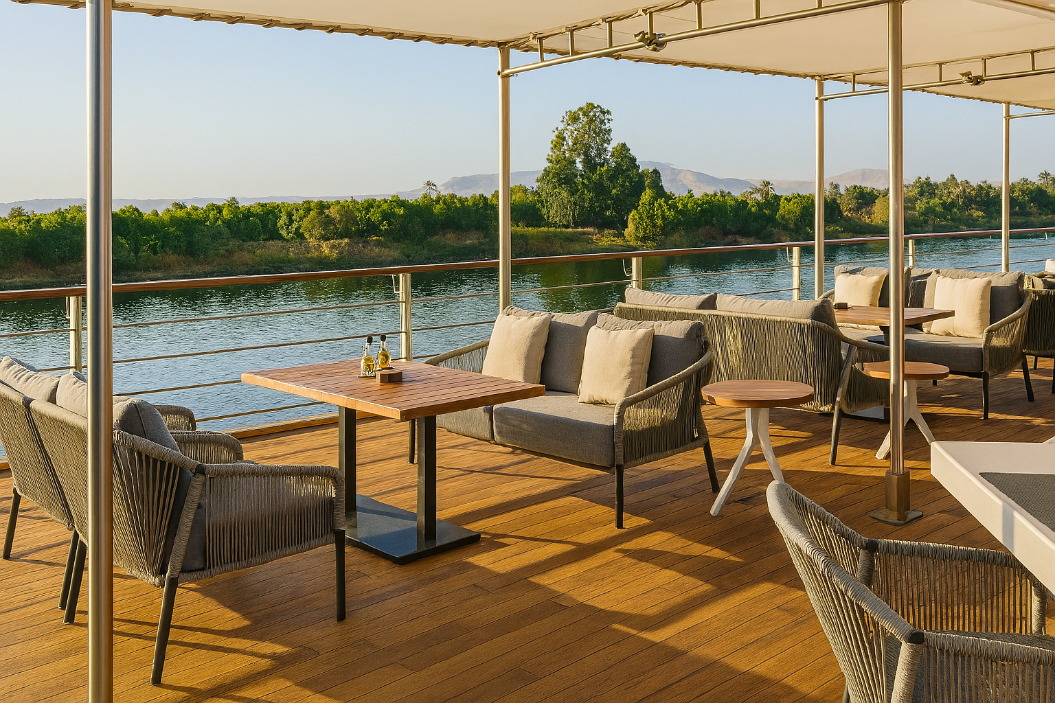 Vista do Rio Nilo a partir do deck do Oberoi Zahra