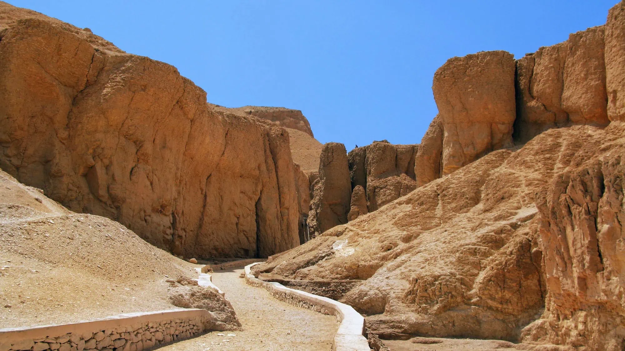 Valle de los Reyes – 65 tumbas antiguas y aún así, se siguen contando