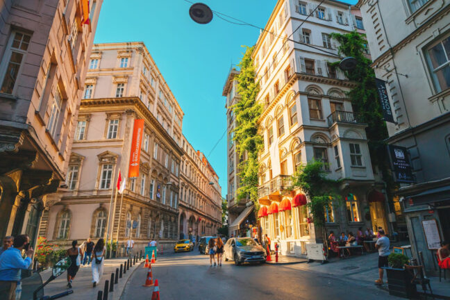 Pera District In Istanbul [Istanbul’s Most Vibrant Area]