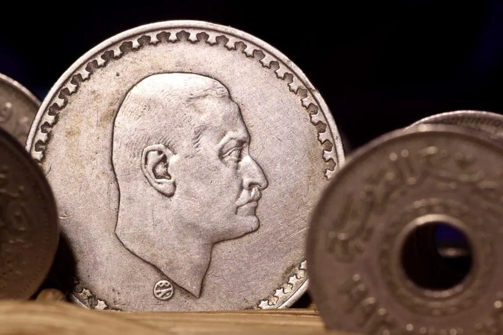 Silver commemorative coin featuring a portrait of Gamal Abdel Nasser in profile relief