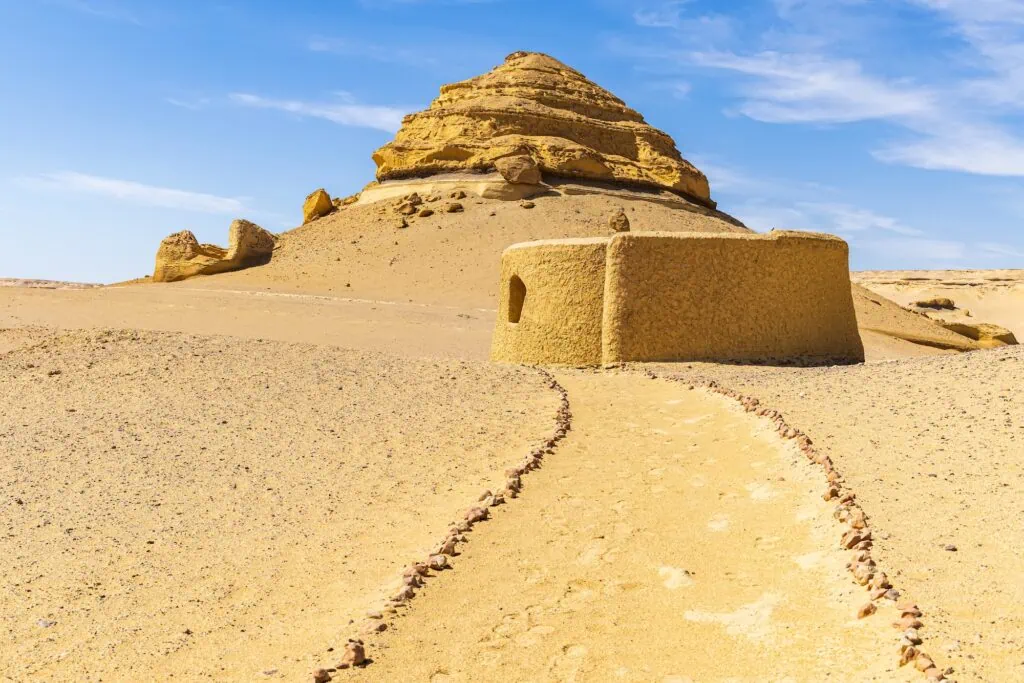 Small interpretive building along the trail at Wadi el-Hitan paleontological site