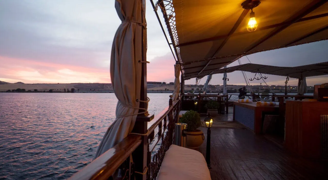 Evening view of Sonesta Amirat with glowing lights