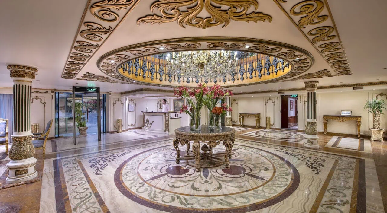 Spacious lobby on Sonesta Saint George with classic design