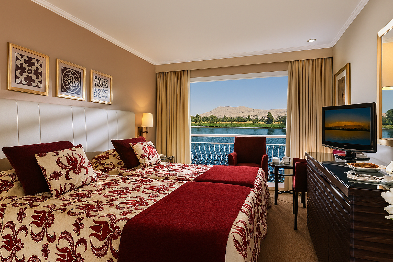 Cabine confortável no MS Steigenberger Minerva com decoração moderna