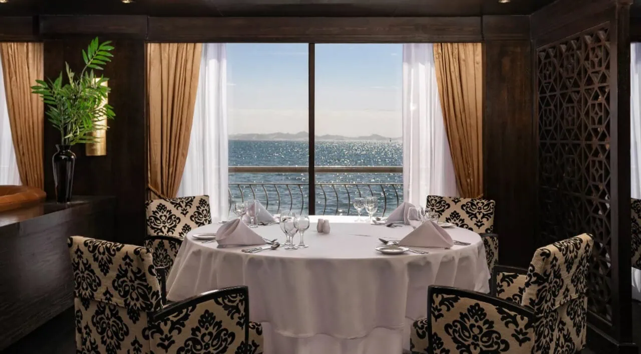 Elegant restaurant on MS Steigenberger Omar El Khayam with Nile view