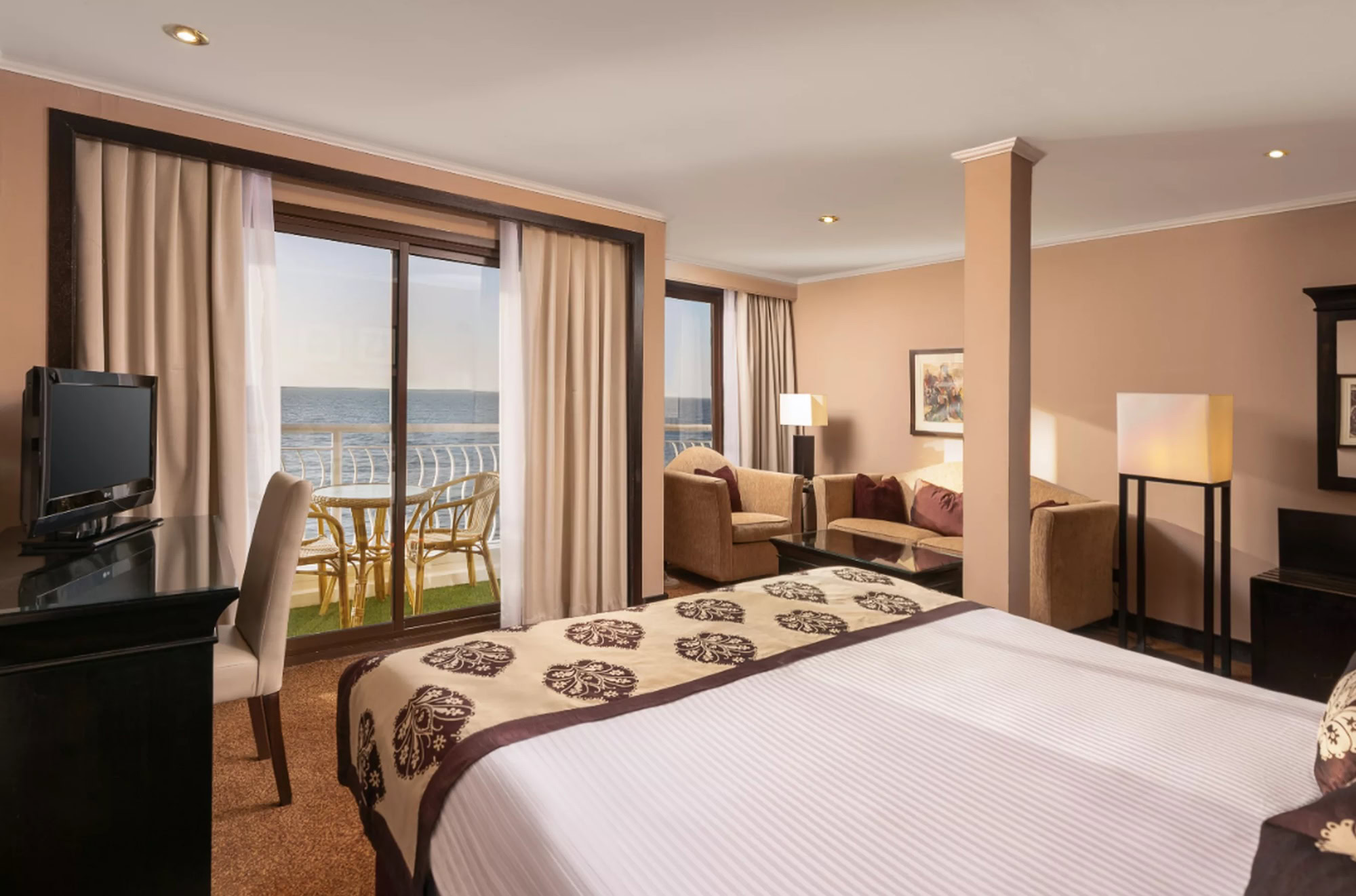 Suite on MS Steigenberger Omar El Khayam with private balcony