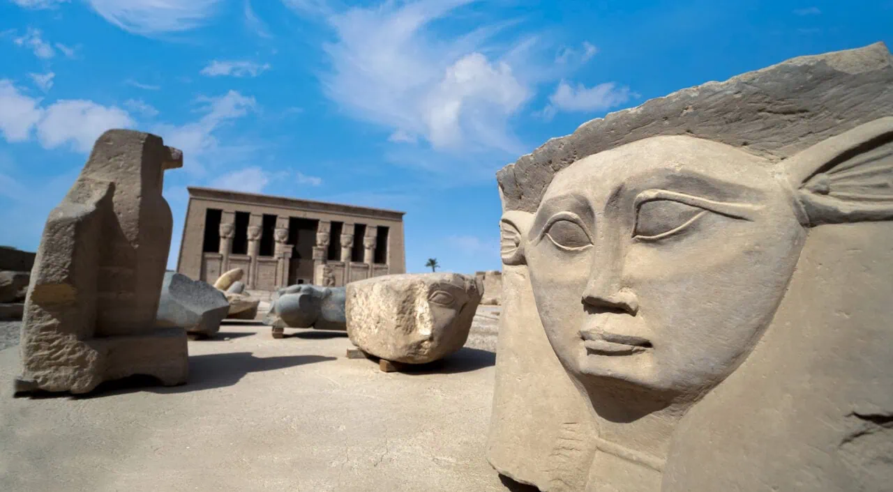 Tempio di Hathor nel complesso templare di Dendera