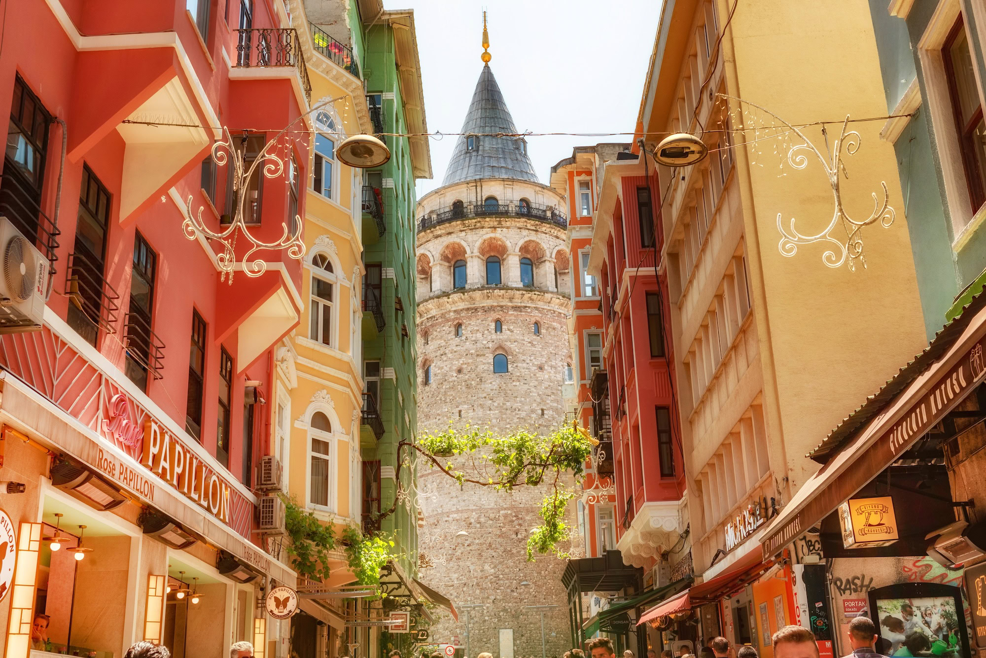 Pera District In Istanbul [Istanbul’s Most Vibrant Area]