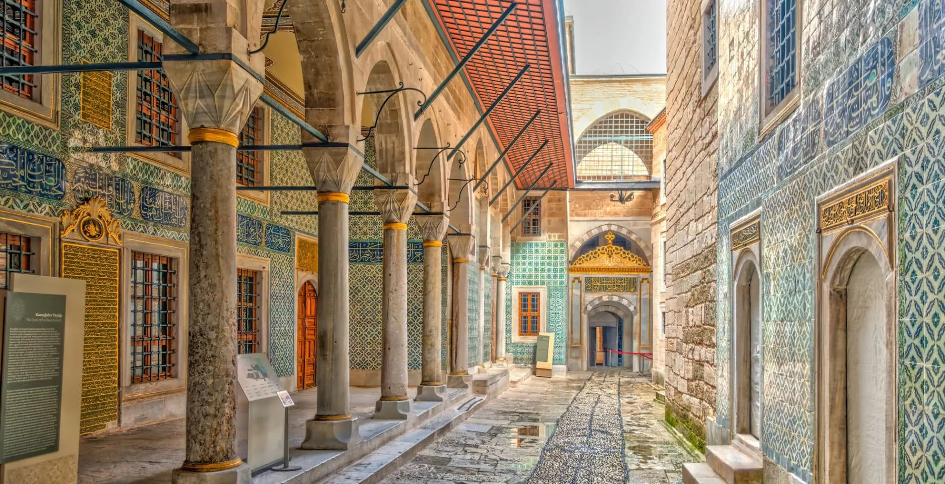 Topkapi Palace detail 1905x976 crop 54 71