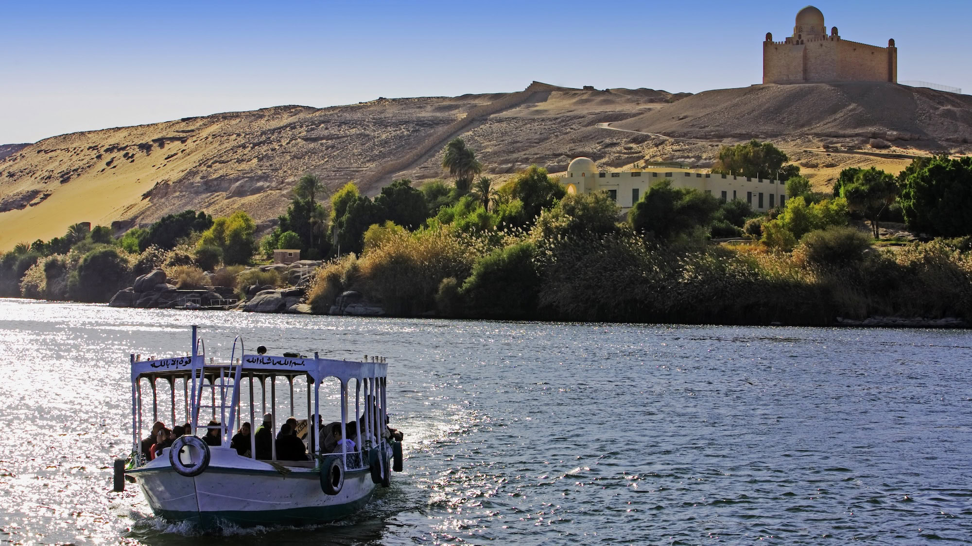 Mausoléu de Aga Khan visto do Rio Nilo em Aswan