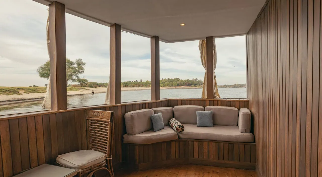 Spacious suite on Nuut or Nuun Dahabiya with classic décor