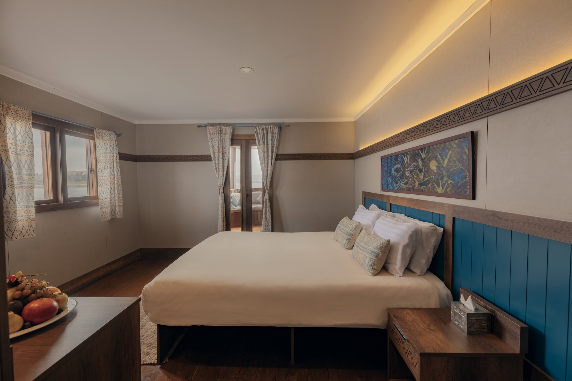 Camera doppia sulla dahabiya Nuut o Nuun con luce soffusa