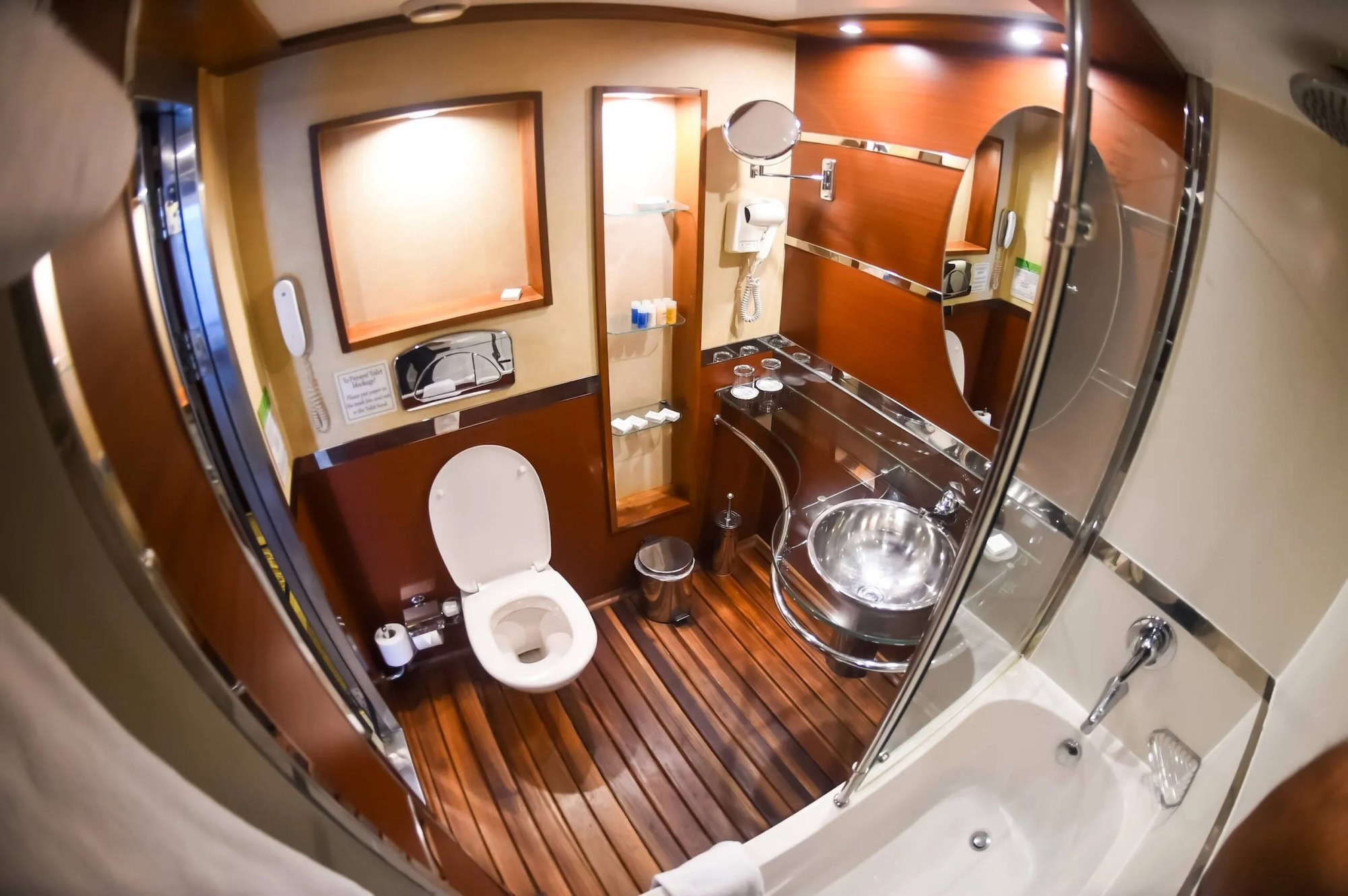 Elegant bathroom on MS Amwaj Livingstone