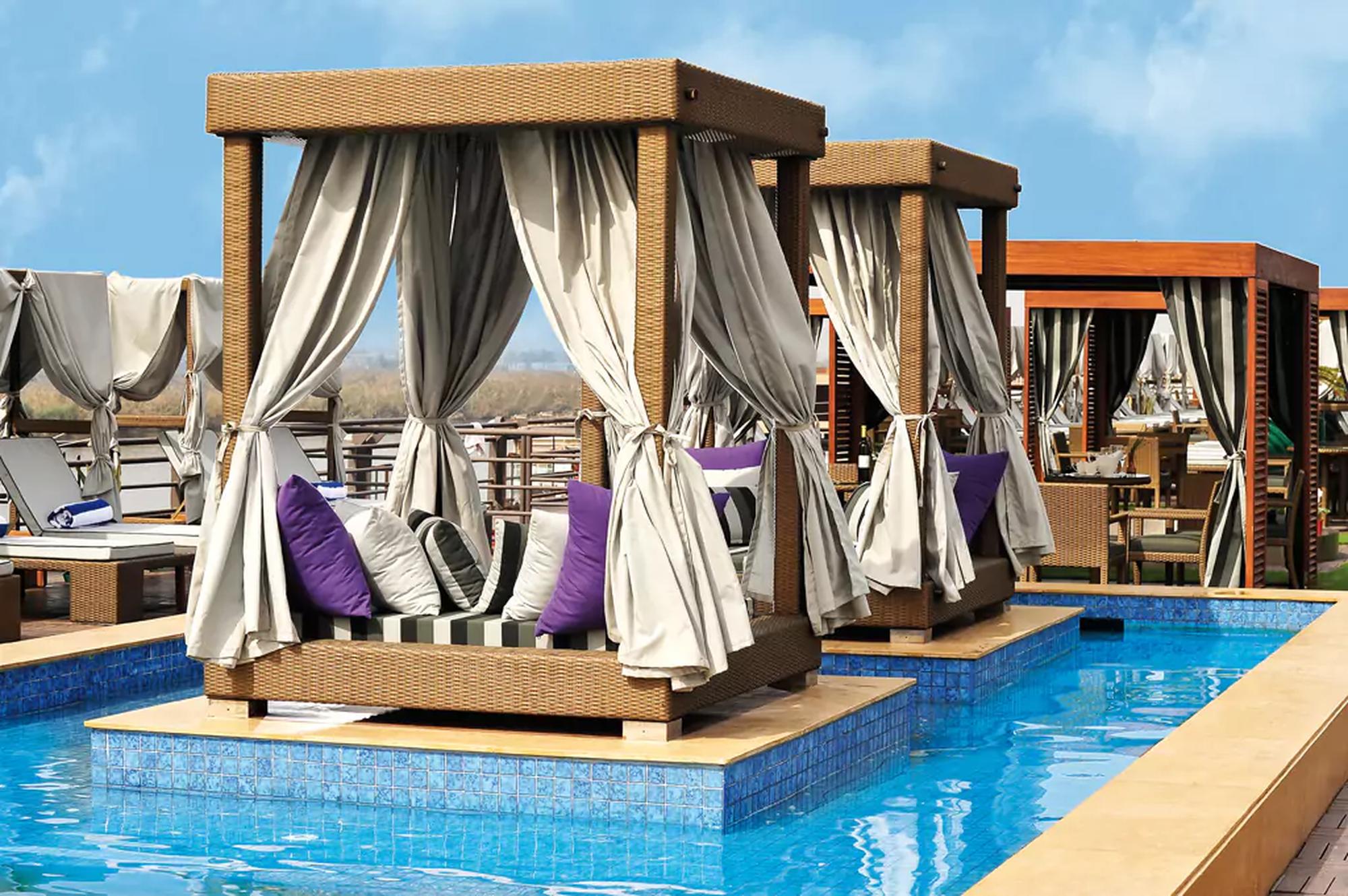 MS Esplanade Cruise pool area