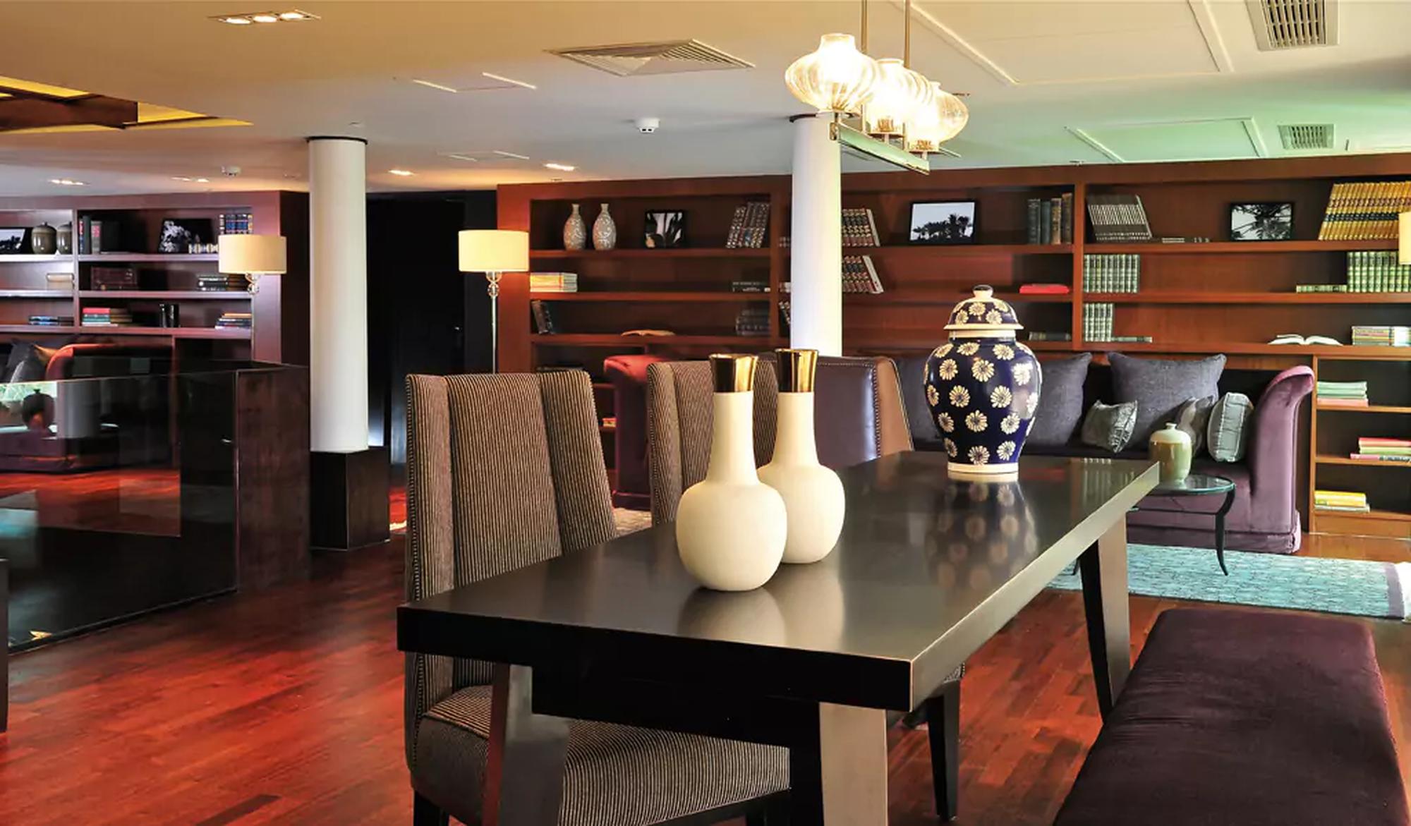 MS Esplanade nile cruise lobby