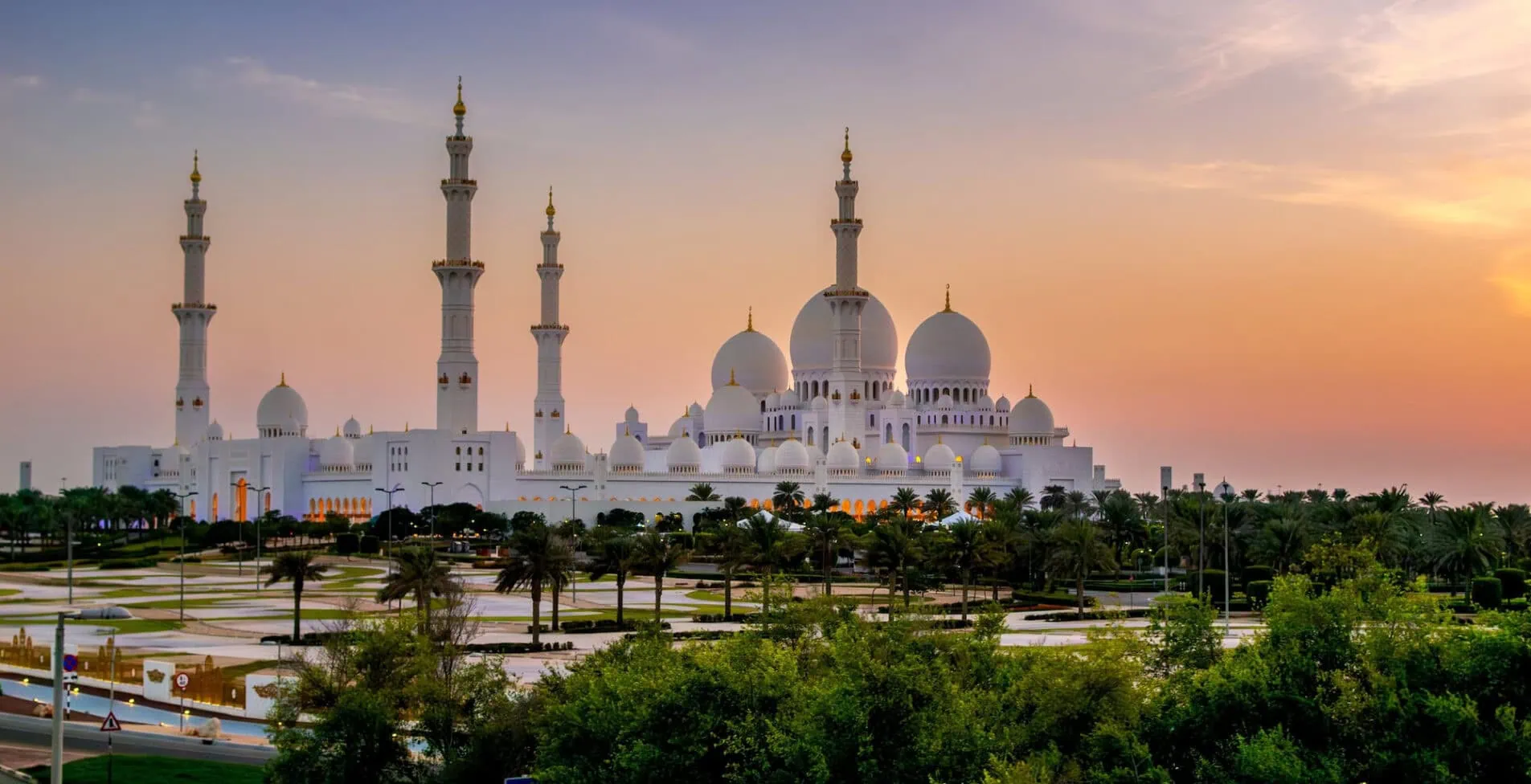 Sunset view of Sheikh Zayed Mosque in Abu Dhabi 1905x976 crop 53 42