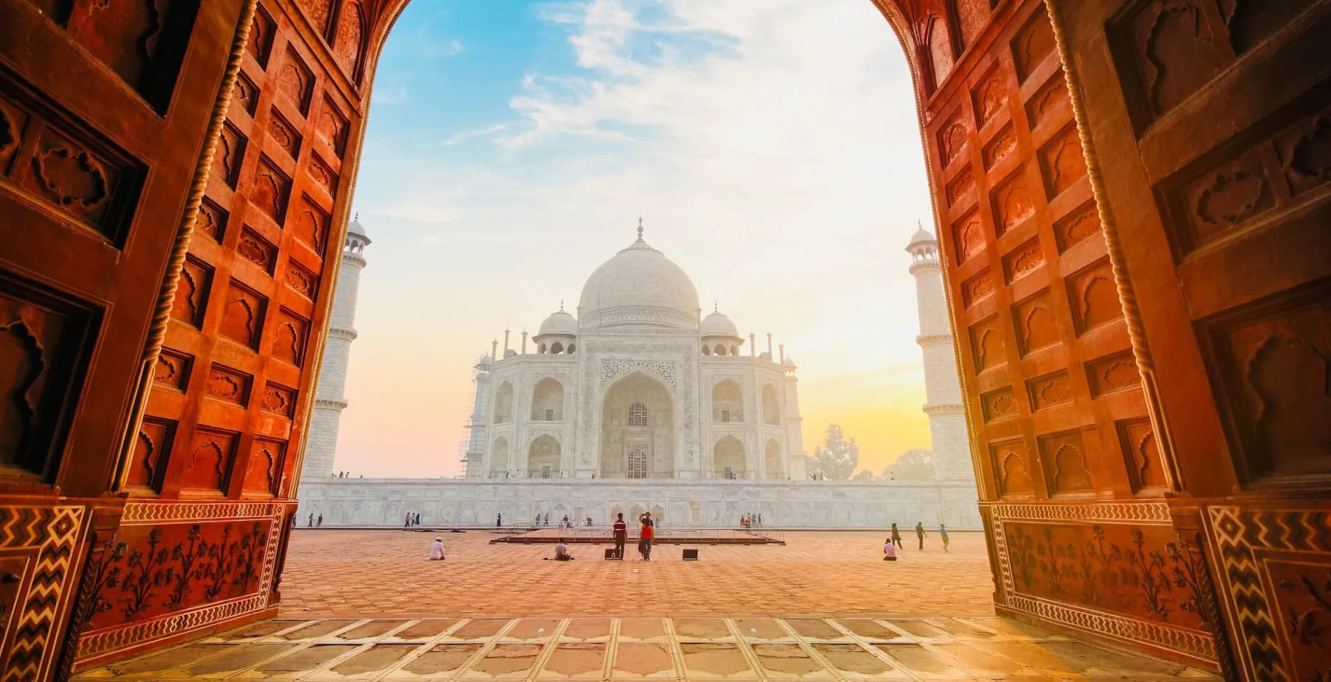 Taj Mahal 1905x976 crop 49 67