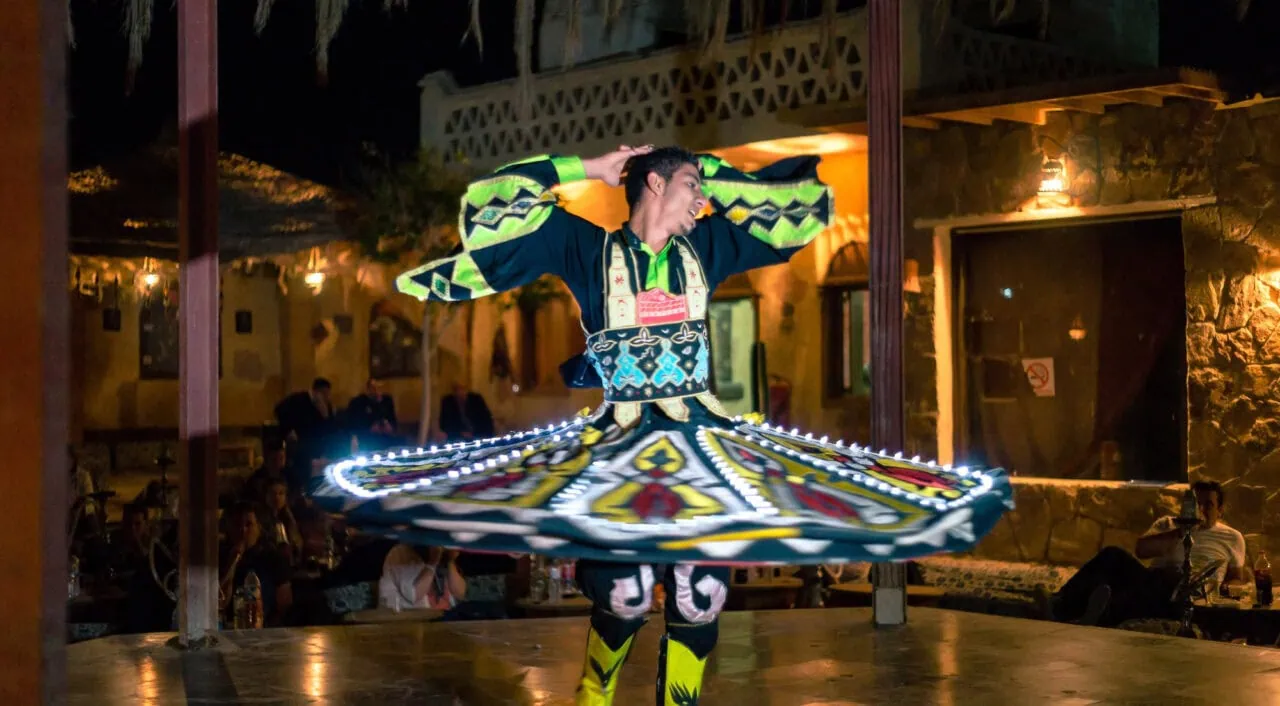 Tanoura show