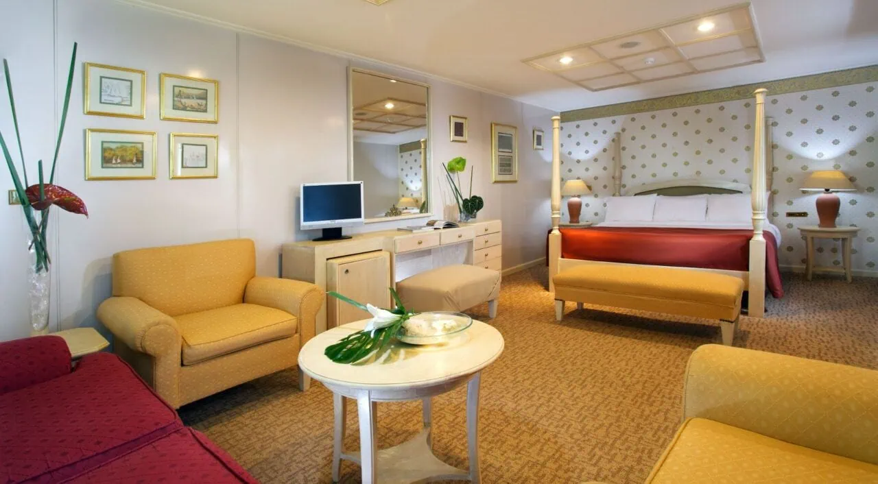 Suíte de luxo no Mövenpick Prince Abbas