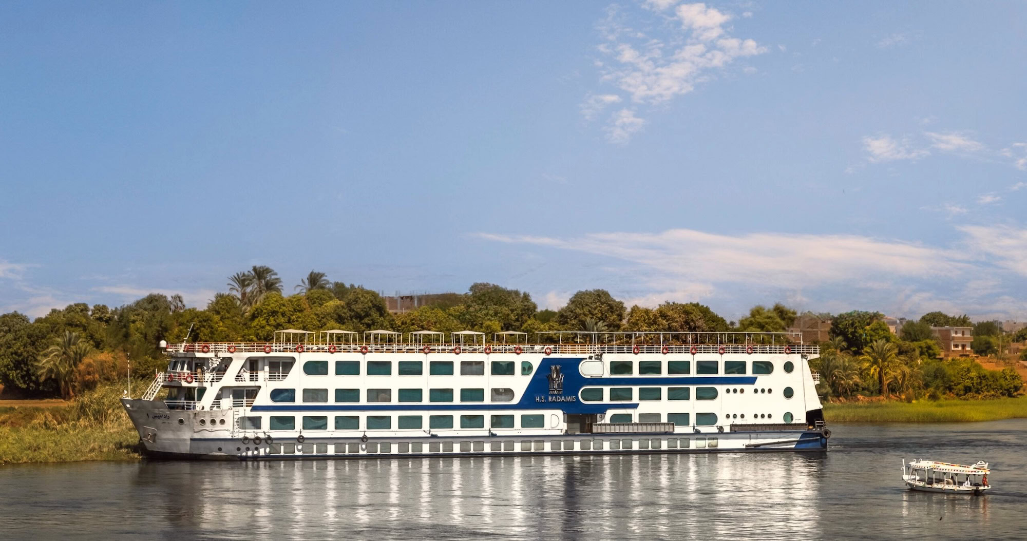 Vista esterna della nave da crociera MS Radamis I sul Nilo