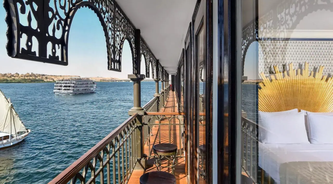 Exterior walkway along Mövenpick SS Misr
