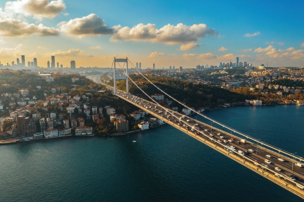 Vista del Puente del Bósforo en Estambul