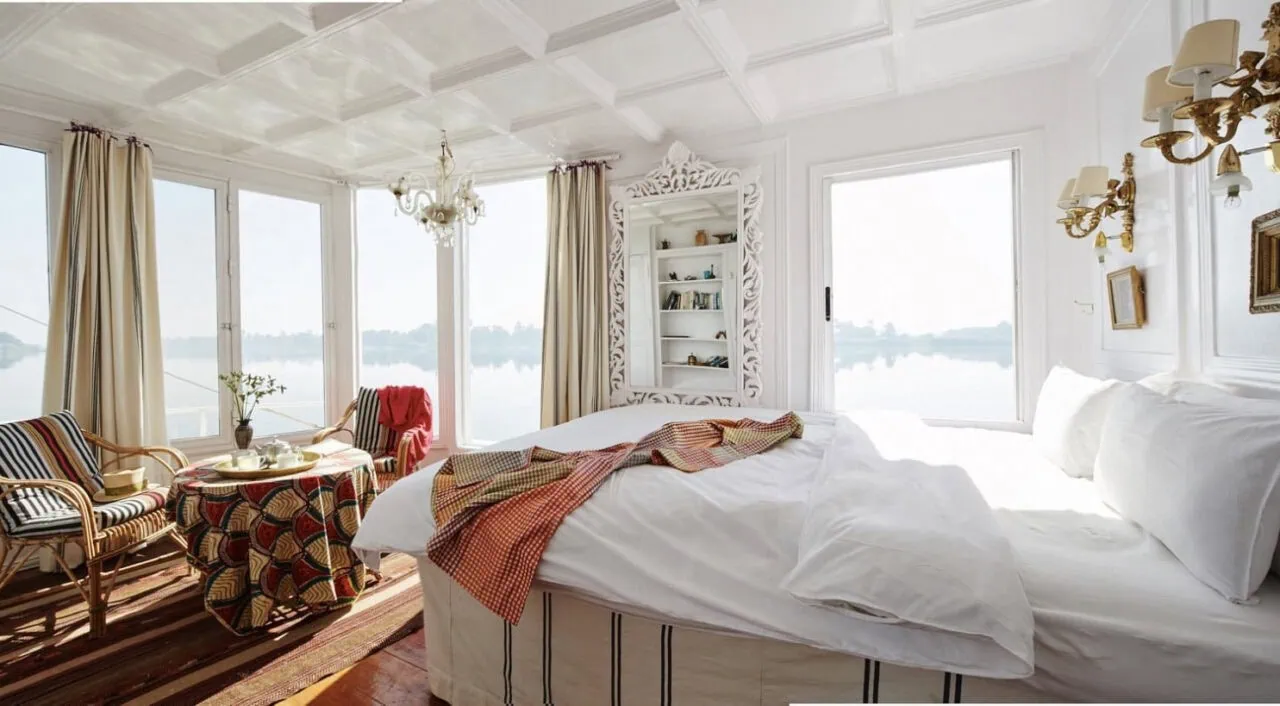 the panoramic suite aboard Nour El Nil Dahabiya