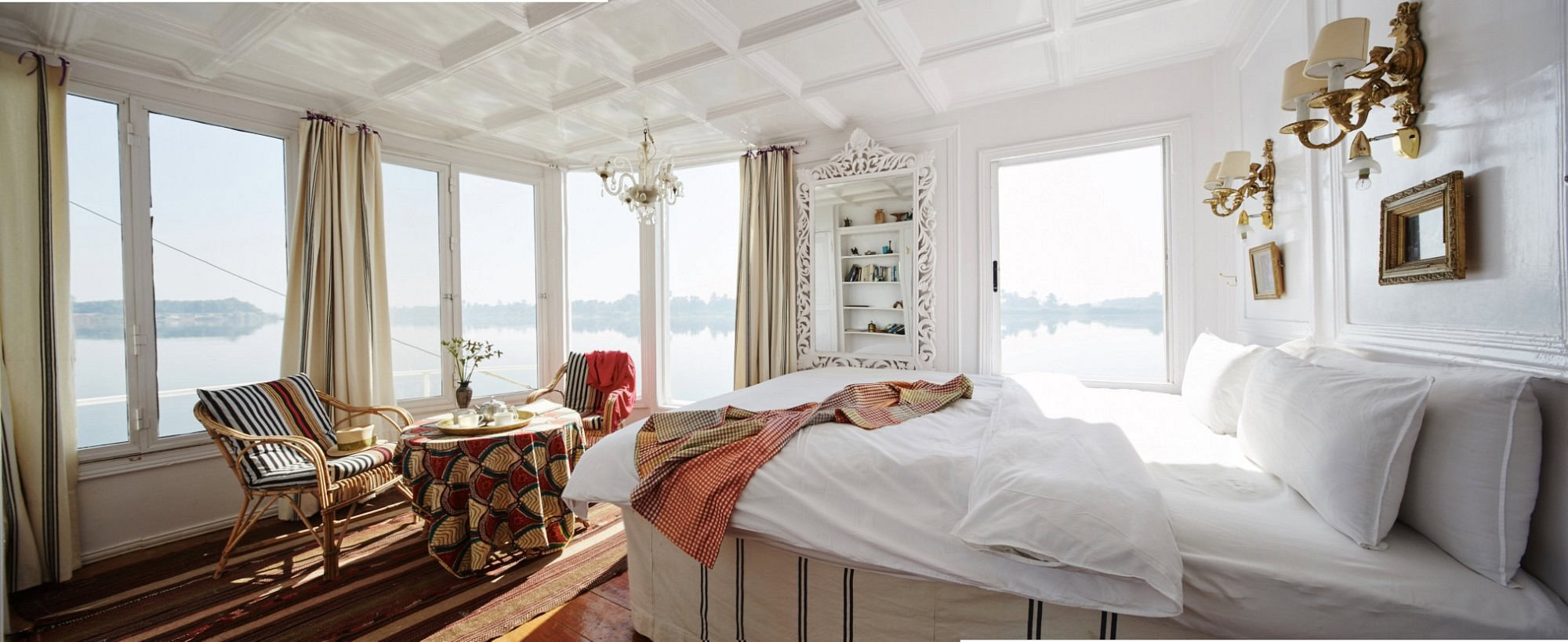 the panoramic suite aboard Nour El Nil Dahabiya