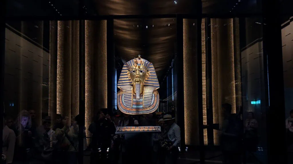 The famous golden burial mask af Tutankhamun